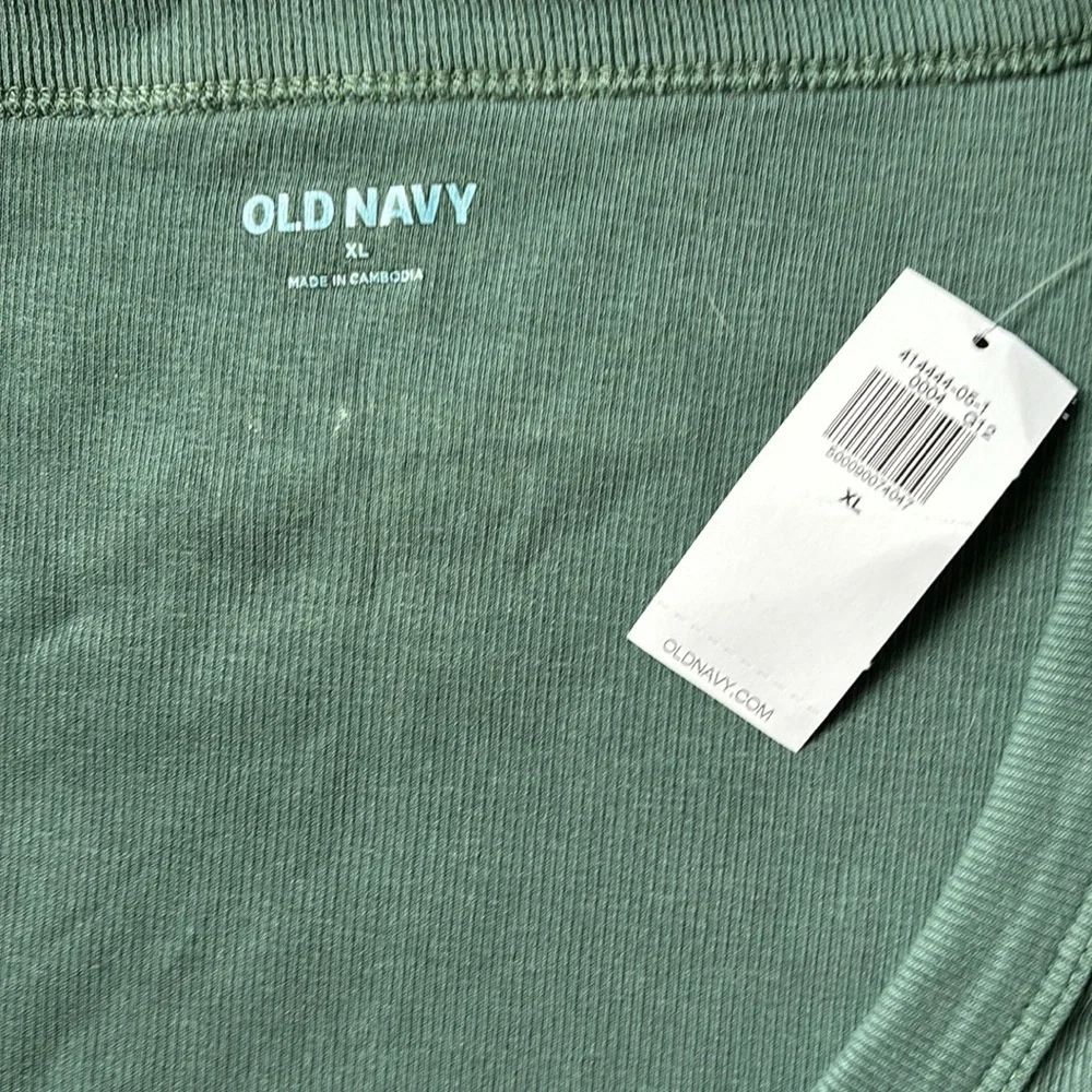 Old Navy Green scoop neck Short Sleeve T-Shirt - Picture 2 of 2